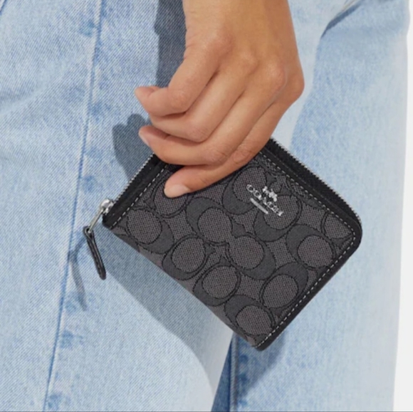 COACH small Zip Around  Wallet  In Signature Jacquard - Picture 3 of 9